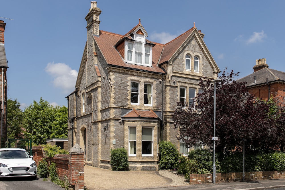 SACO Reading Castle Crescent