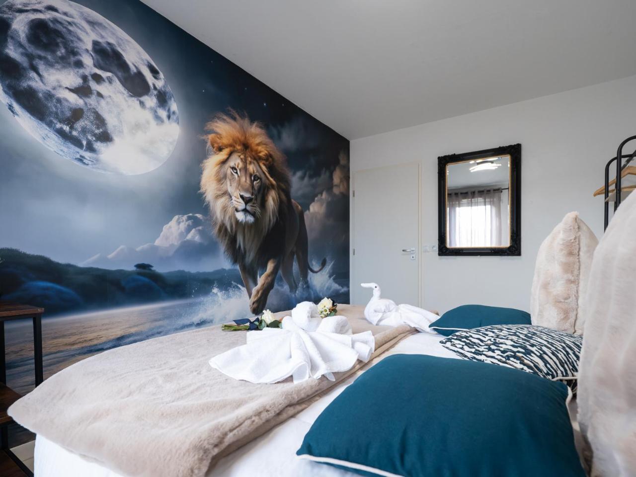 Au Charme Lyonnais Classe 3 Etoiles — hotel in Venissieux