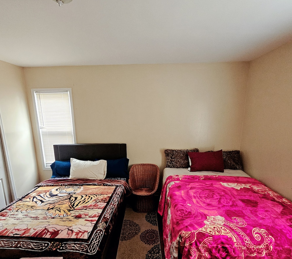 Divine Villa and Resort 283 Lehigh in Newark, United States