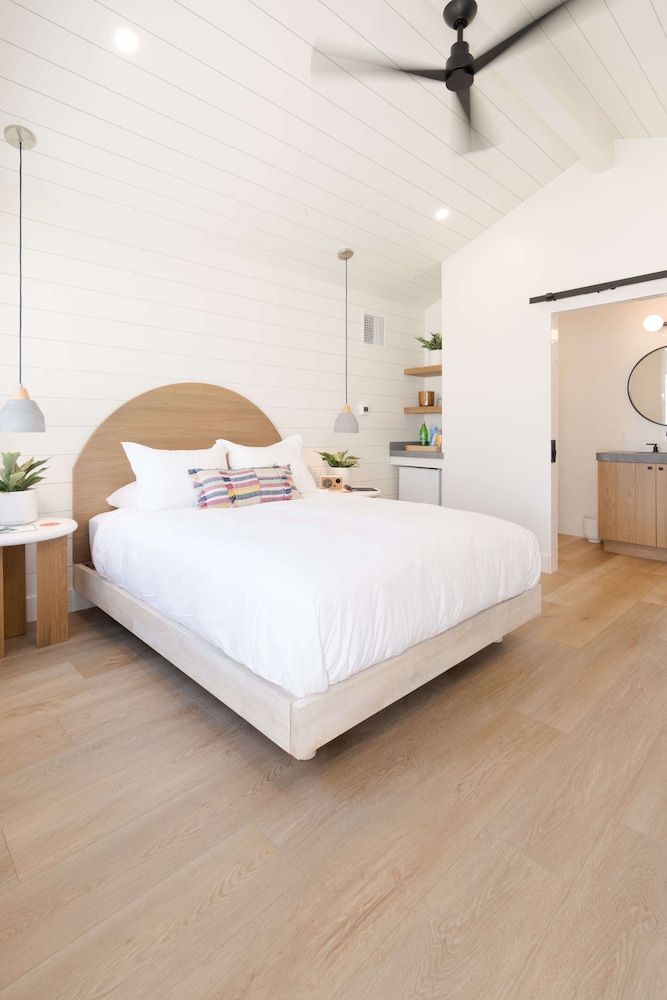 The Dolphin Inn - carbon neutral hotel in Cayucos