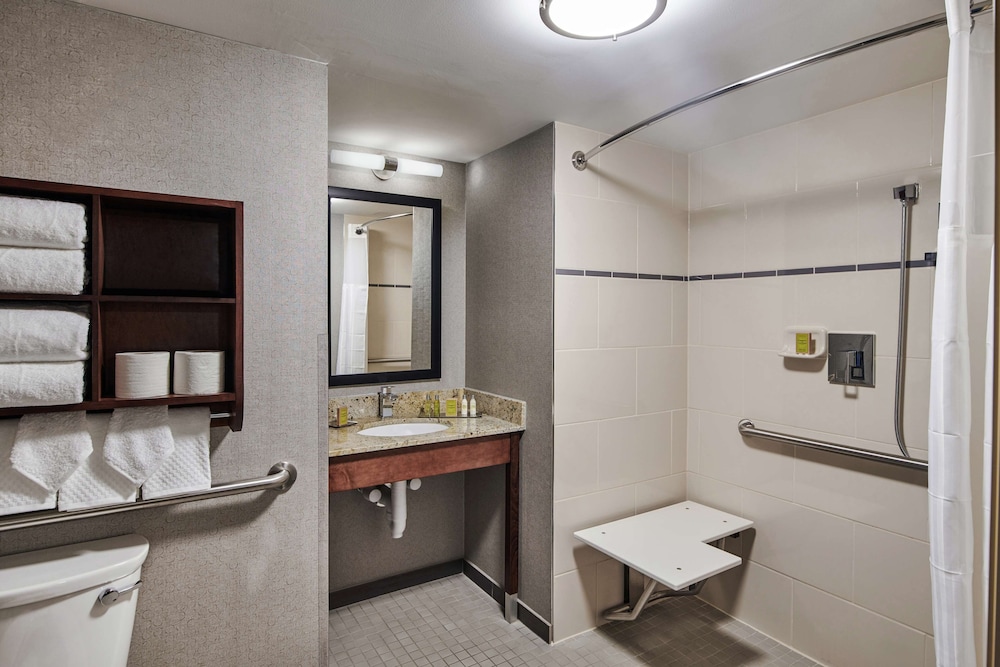 DoubleTree by Hilton Raleigh Crabtree Valley - photo 12