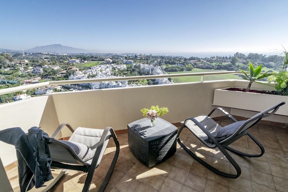LL 1 bedroom apt close to Laguna Village Estepona — 4-Star Luxury Hotel in Estepona, Spain