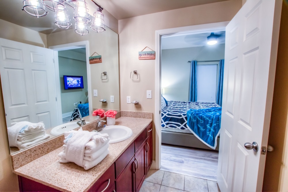 Laketown Wharf Resort by Aneliya's Rentals - photo 835