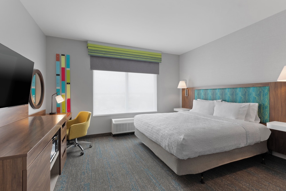 Hampton Inn Saline - photo 11