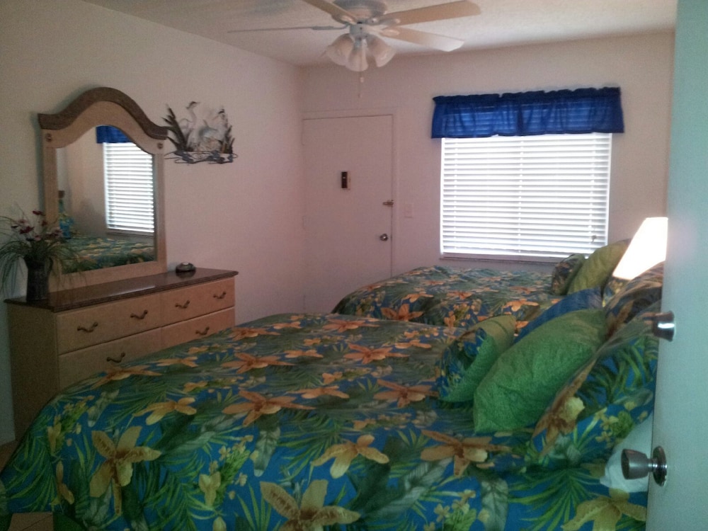 Coconuts Beach Resort - photo 3