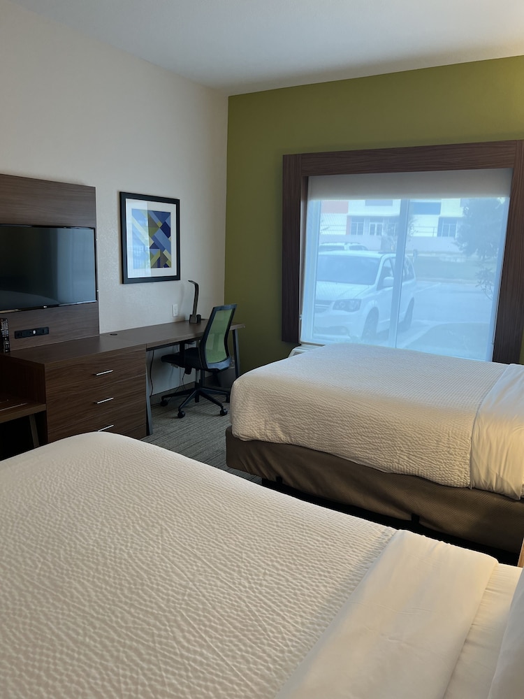 Holiday Inn Express & Suites Mobile University Area by IHG - photo 15