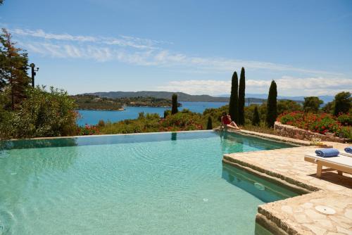 Rvg Villa Elli — 4-Star Luxury Hotel in Porto Cheli, Greece