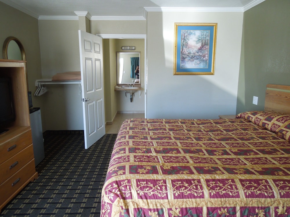Castaway Motel - photo 11