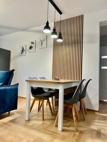 Blue Zone Apartment with FREE Parking Balcony and Garden — 4-Star Luxury Hotel in Krakow, Poland