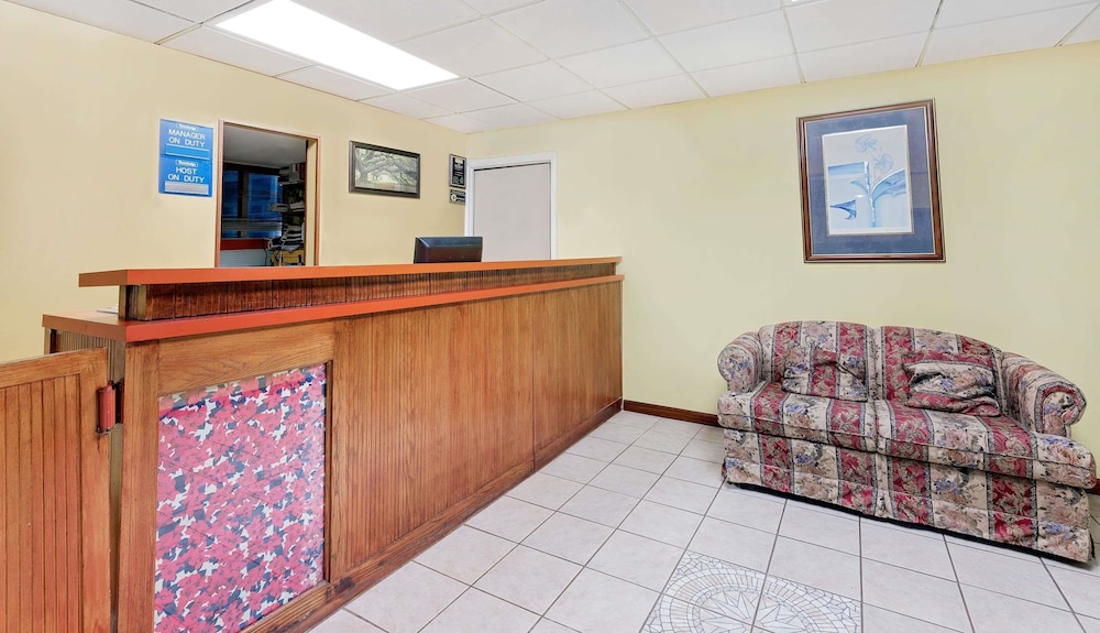 Travelodge by Wyndham Chambersburg - photo 2