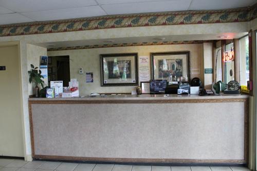 Scottish Inn Knoxville - photo 18