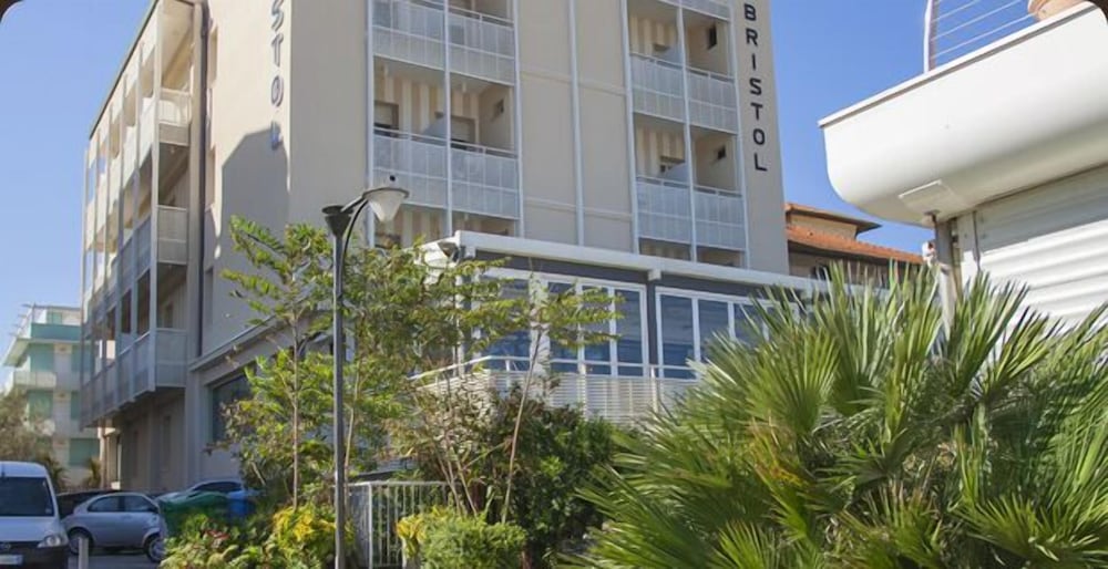 Bristol - carbon neutral hotel in Cattolica