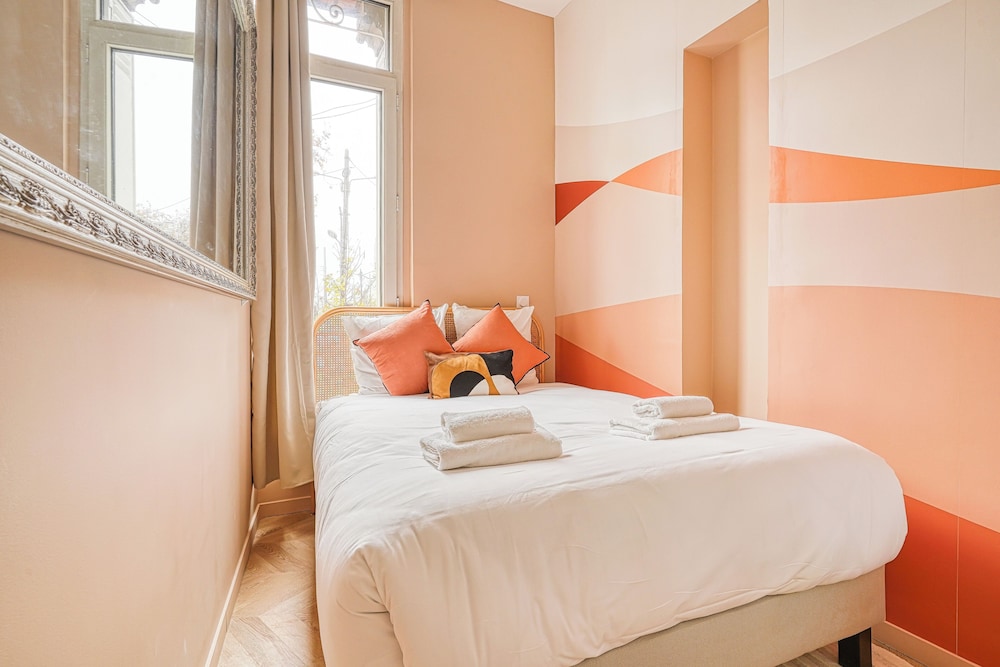 Appartements avenue Gourgaud — 4-Star Luxury Hotel in Paris, France