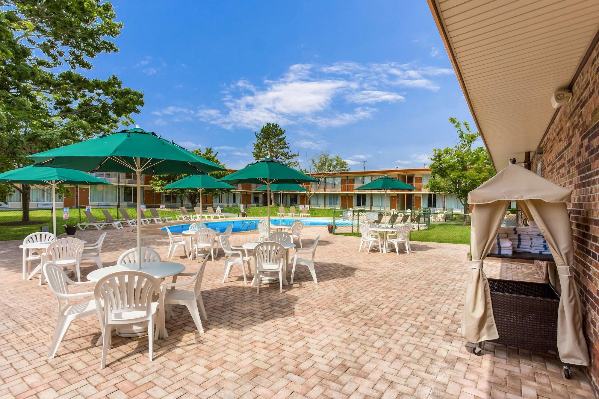 Red Lion Inn & Suites Branson - photo 19