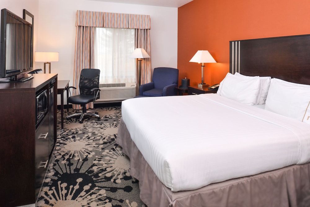 Holiday Inn Express & Suites Greenfield by IHG - photo 6