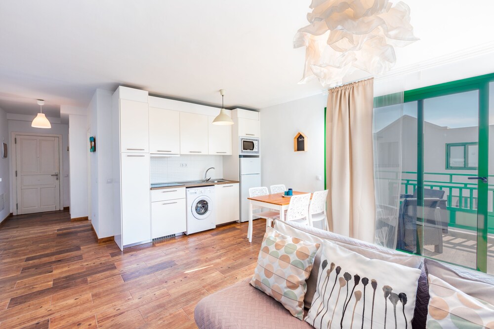 Vivienda Vacacional Namana Beach — 4-Star Luxury Hotel in Costa Teguise, Spain