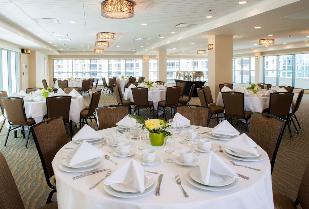 DoubleTree by Hilton Hotel Alana Waikiki Beach - photo 80