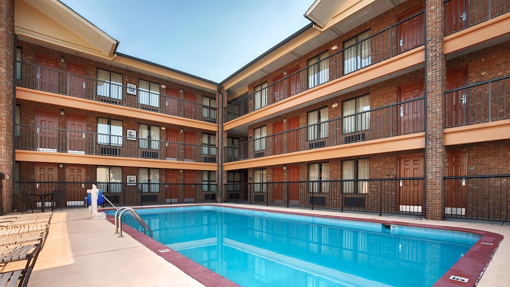 Baymont by Wyndham Goodlettsville Nashville - photo 20