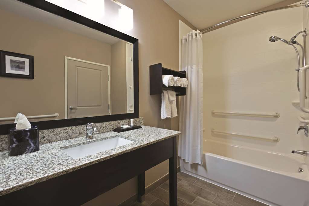 La Quinta Inn & Suites by Wyndham Paducah - photo 15