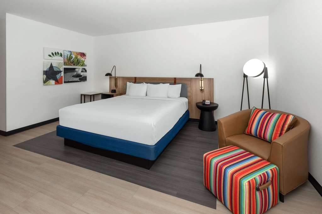 La Quinta Inn & Suites by Wyndham El Paso East Loop 375 - photo 13