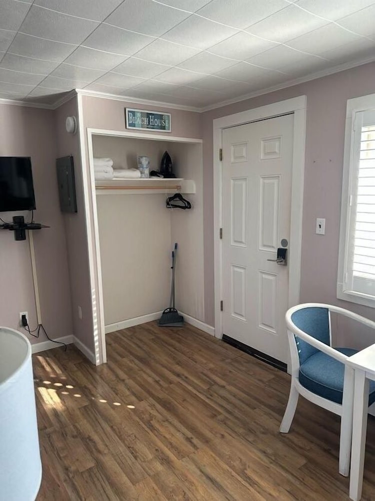 Vineyard Harbor Motel Private Beach - photo 204