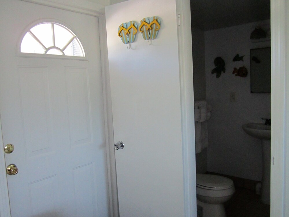 Tropical Winds Motel & Cottages - photo 12