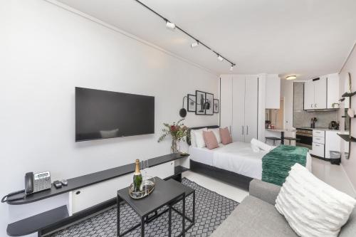 508 The Flamingo Central Netflix Aircon