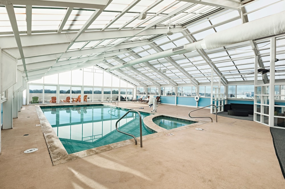 Ocean Sands Resort Oceanfront Virginia Beach by Vacatia - photo 21