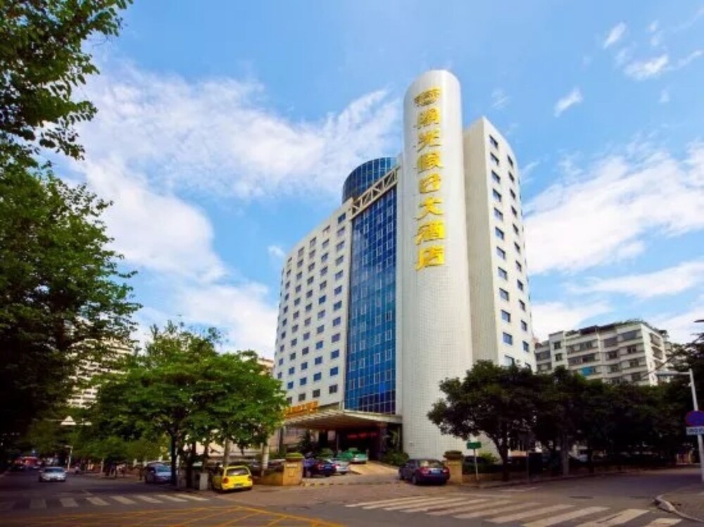 Sunshine Holiday Hotel — hotel in Fuzhou