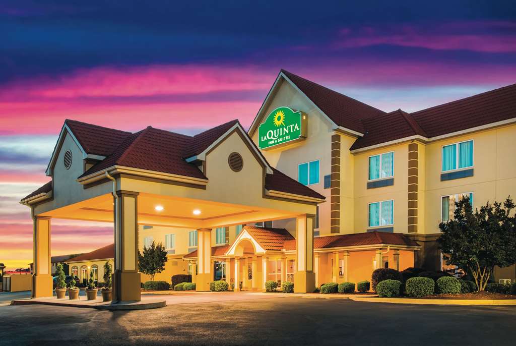 La Quinta Inn & Suites by Wyndham Russellville - featured photo