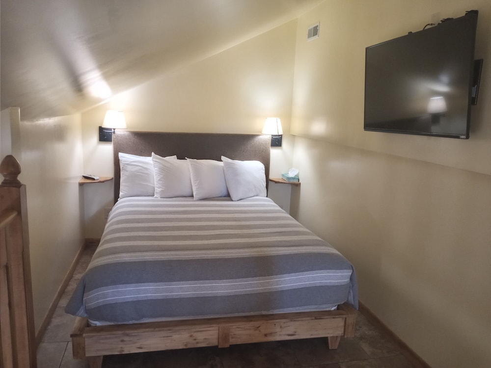 Yellowstone Riverside Cottages - photo 25