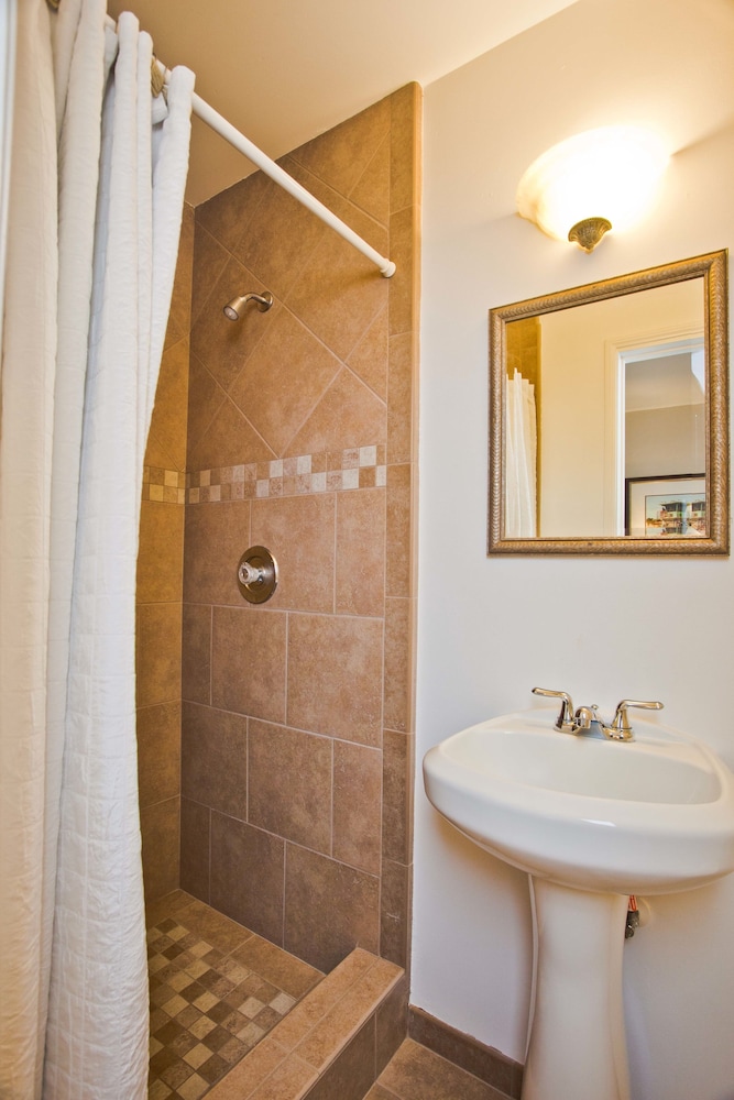 Ocean Beach Hotel - photo 26