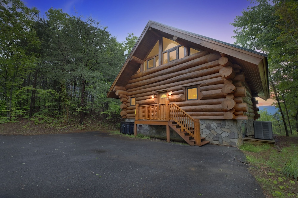 Royal Views Private Mountain Top Cabin 2 Bedroom Cabin by Heavenly Views Resort - photo 29