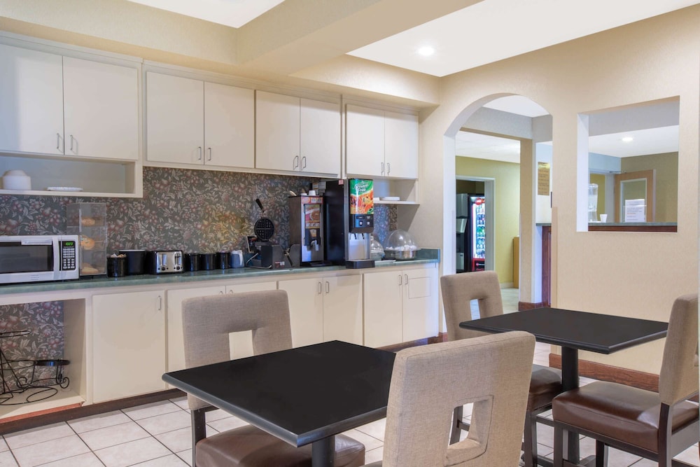Holiday Inn Express Redding North by IHG - photo 34