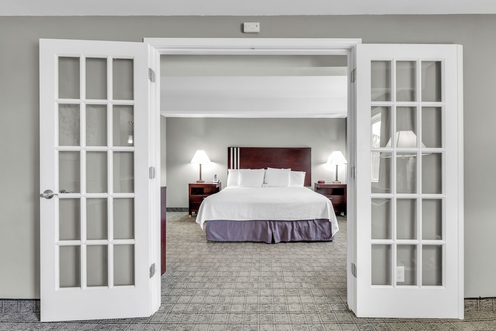 Eastlake Suites Hotel & Conference Center By OYO Urbana - photo 9