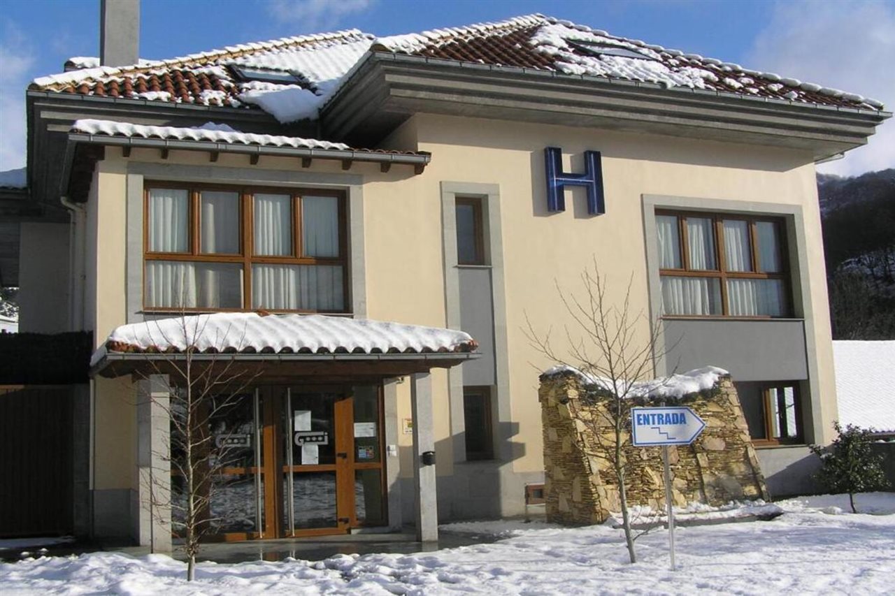 Hotel VIDA Santa Cristina in Pola De Lena, Spain