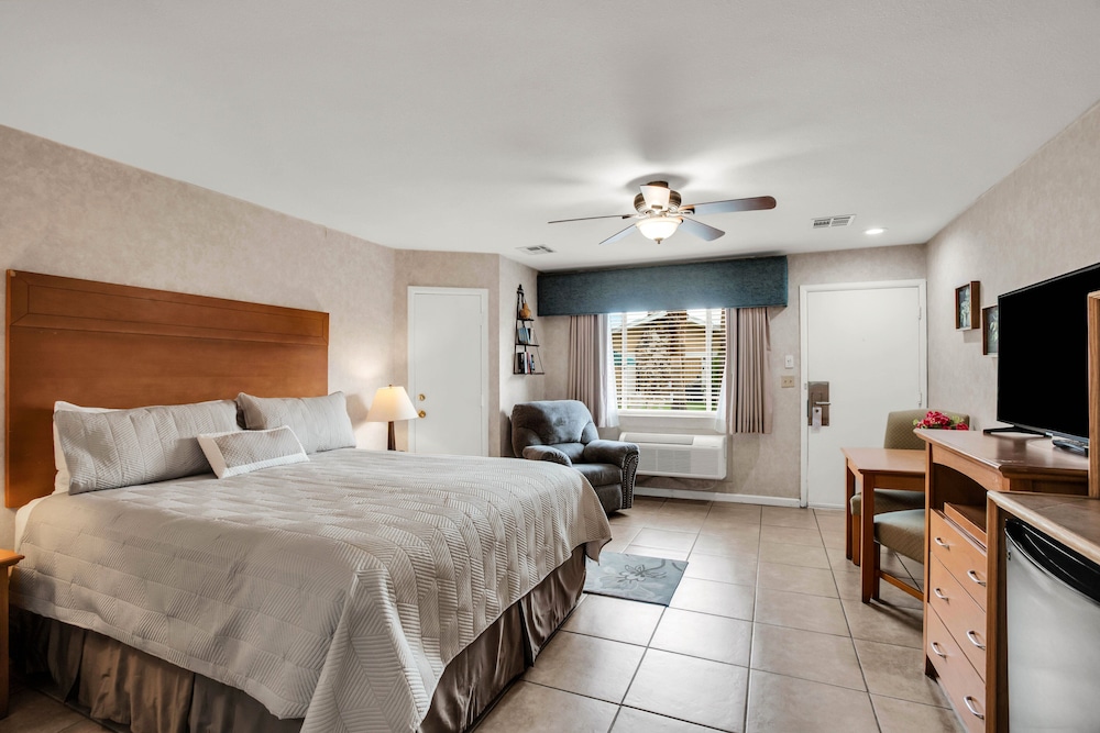 Inn at Deep Canyon - photo 13