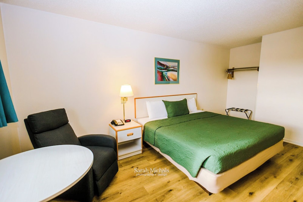 Mountain Host Motor Inn - photo 17