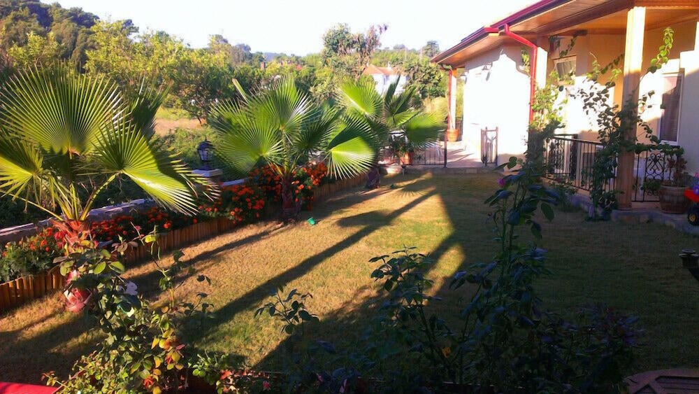 Three Palms Suites — Ula — photo 2