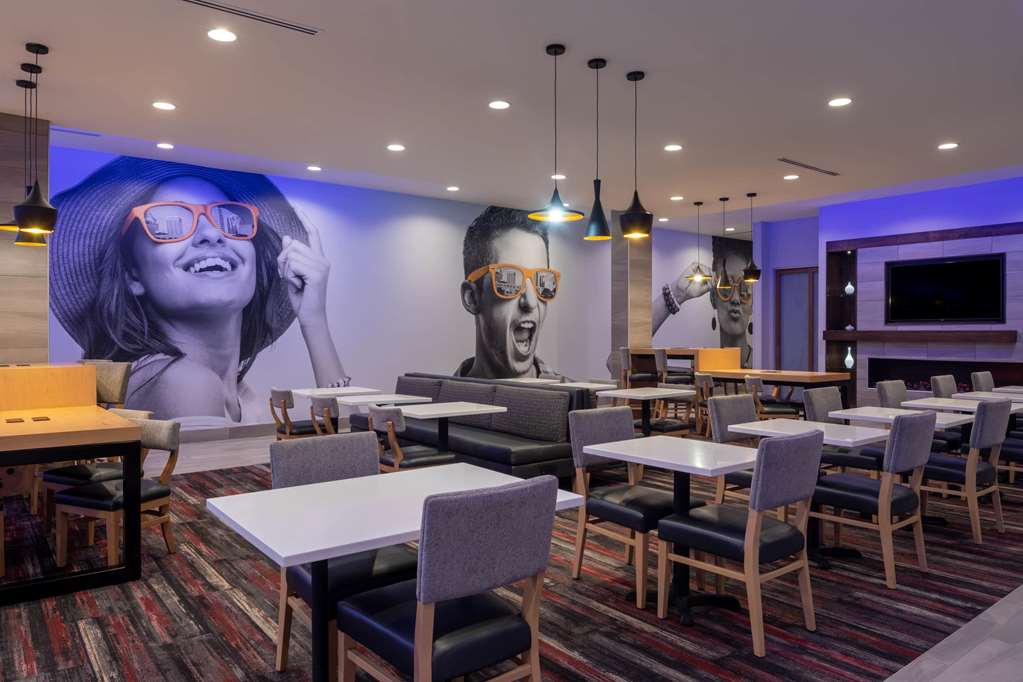 La Quinta Inn & Suites by Wyndham Greensboro Arpt High Point - photo 6