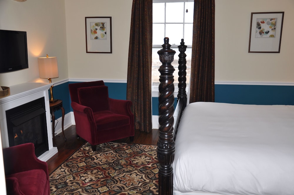 Peter Shields Inn & Restaurant - photo 4