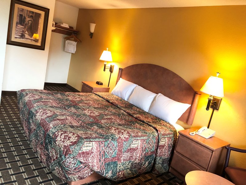 University Inn and Suites - photo 13