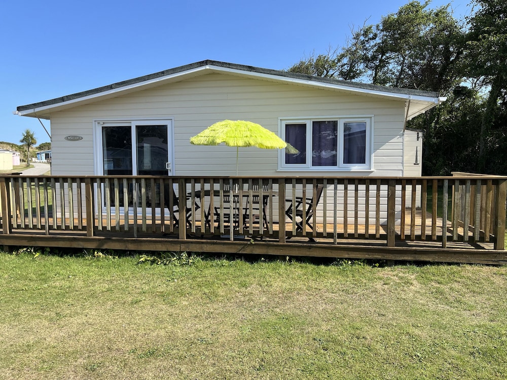Chalet 3 Wipeout — 4-Star Luxury Hotel in Hayle, United Kingdom