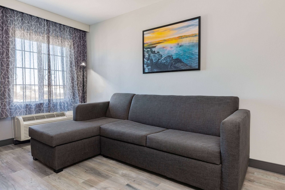 La Quinta Inn & Suites By Wyndham Ardmore - photo 7