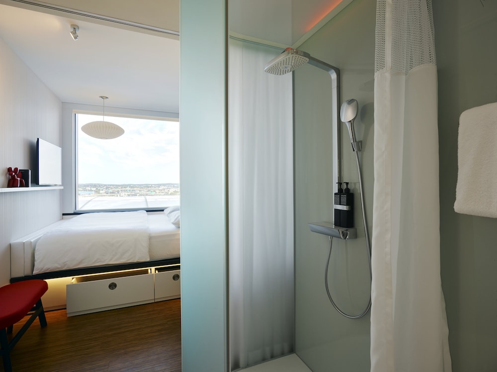 CitizenM Boston North Station Hotel - photo 9