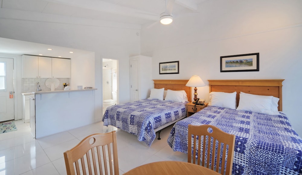 Driftwood Resort - photo 7