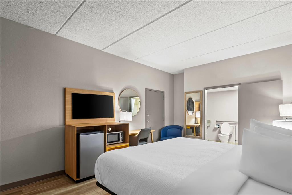 Days Inn by Wyndham Statesboro - photo 23