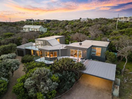 Nalu Retreat Luxe Beach Escape Steps From Ocean in Saint Andrews Beach, Australia