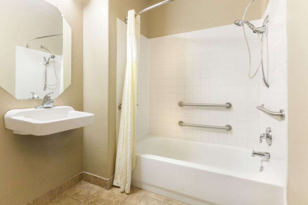 Lone Star Inn & Suites - photo 16