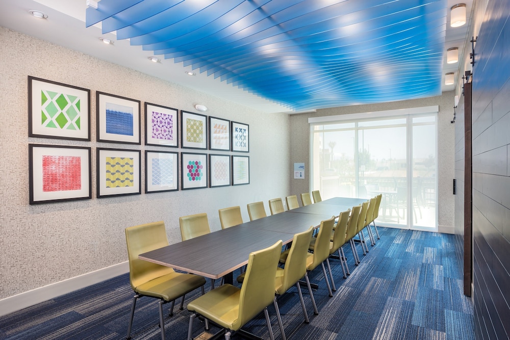 Holiday Inn Express & Suites Moreno Valley Riverside by IHG - photo 18
